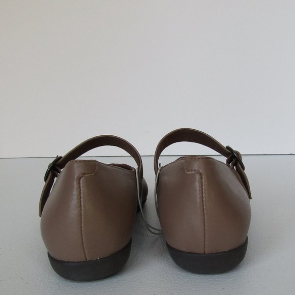 Trotters Sugar Leather Flat Shoe - Picture 5 of 8